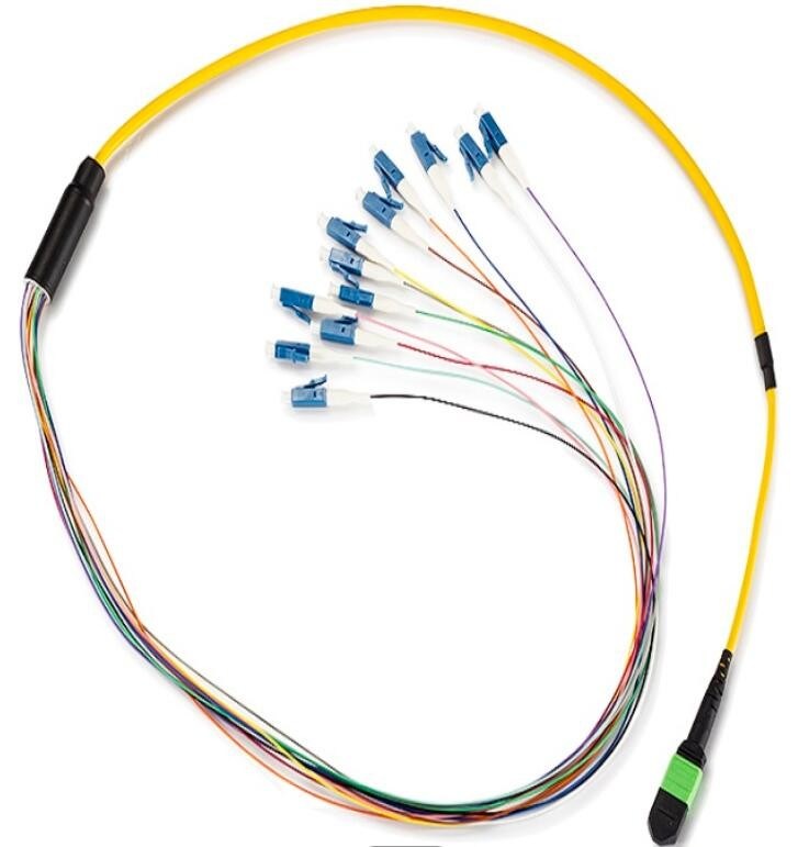 MTP'den LC MPO'ya Yama Kablosu, Dia 0.9mm PVC MPO Fiber Optik Kablo 12 Çekirdek