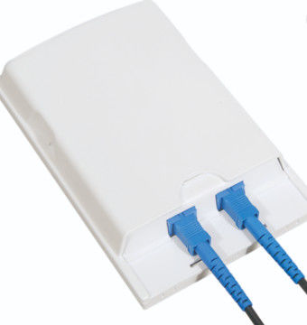FTTH 2 Çekirdek Optik Fiber Sonlandırma Kutusu PC ABS 2adet SC Adaptörleri İç veya Dış Mekan
