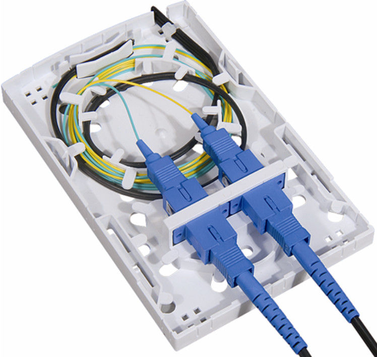 FTTH 2 Çekirdek Optik Fiber Sonlandırma Kutusu PC ABS 2adet SC Adaptörleri İç veya Dış Mekan