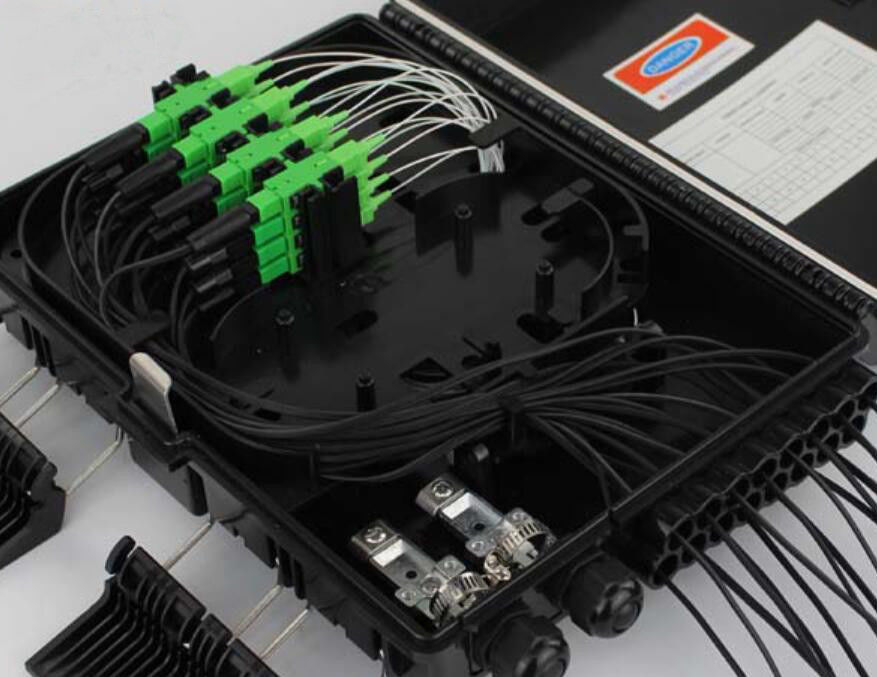 Su Geçirmez Terminal Kutusu 2 Giriş 16 Çıkış 16 Port Ftth Fiber Optik Dağıtım Kutusu ABS / PC