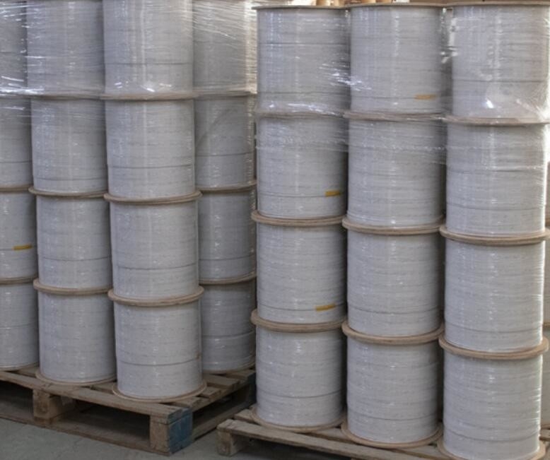 0.5mm Çelik Fiber Optik Kablo Kelebek GJXH-2b 2 Çekirdekli FTTH Kılıf