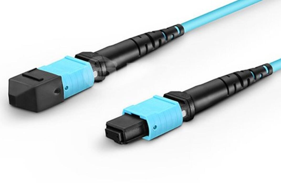 10g fiber optik kablo LSZH malzemesi MPO 8 çekirdekli dişi çok modlu OM3 gövde fiberi