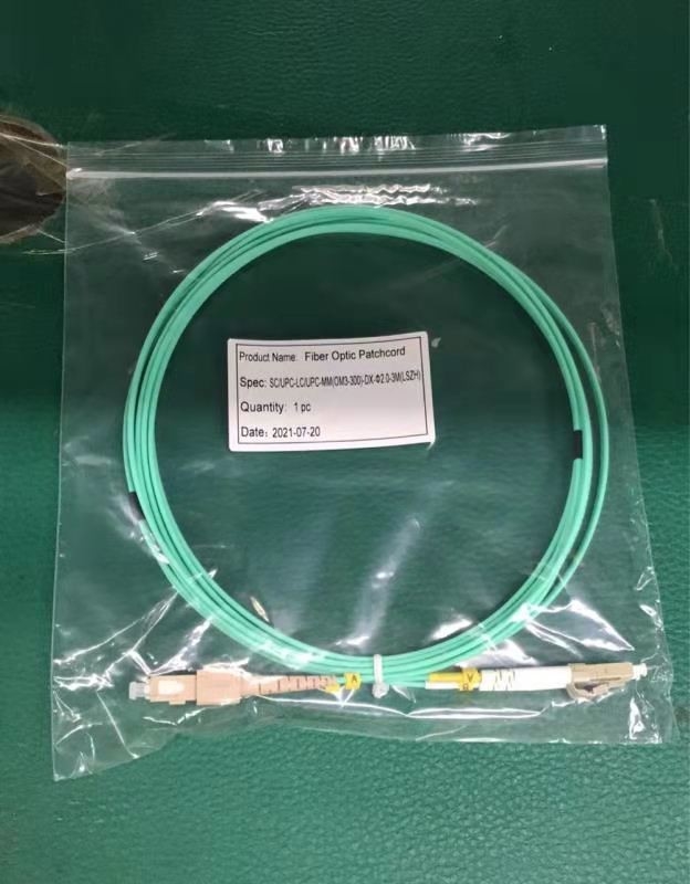 SC LC Fiber Optik Yama Kablosu OM3 300 Dubleks LSZH Ceket Aqua Renkli