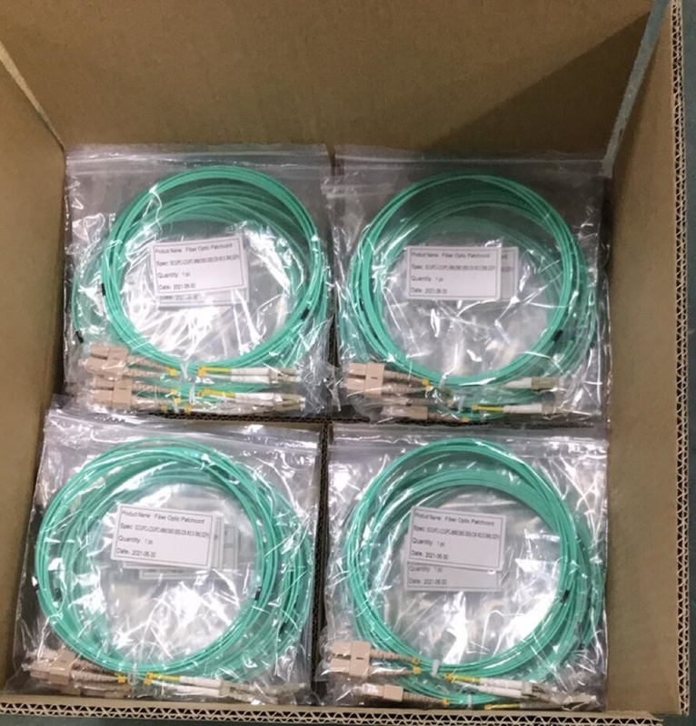 SC LC Fiber Optik Yama Kablosu OM3 300 Dubleks LSZH Ceket Aqua Renkli